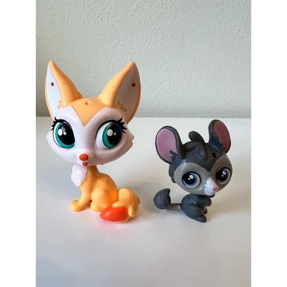 Littlest Pet Shop Pawsabilities Roxy Reddington 3810 and Dusty West Figures 3811 - Picture 1 of 2